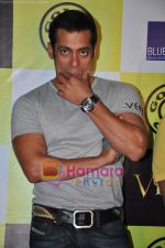 Salman Khan at Gold_s Gym and Veer Strength Challenge in Mumbai on 21st Jan 2010-1 (10).JPG